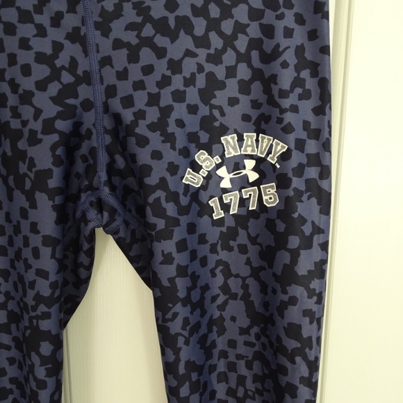 NWT Women's Under Armor Pixel Print U.S. Navy Capri - Picture 3 of 7
